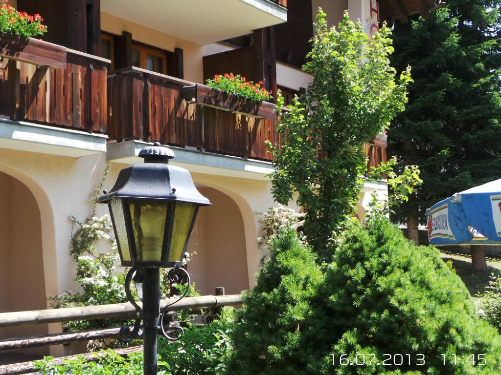 Hotel B&B Casa La Val Sedrun Habitación foto